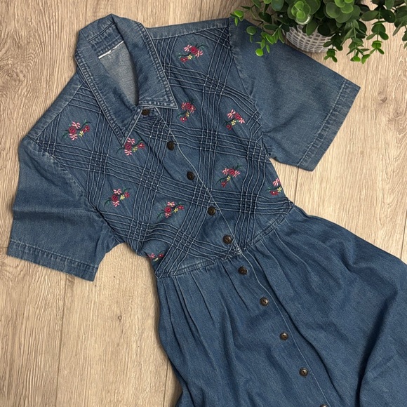 Embroidered 1990s Vintage Cottagecore Denim Floral Button-Down Dress - Picture 3 of 9